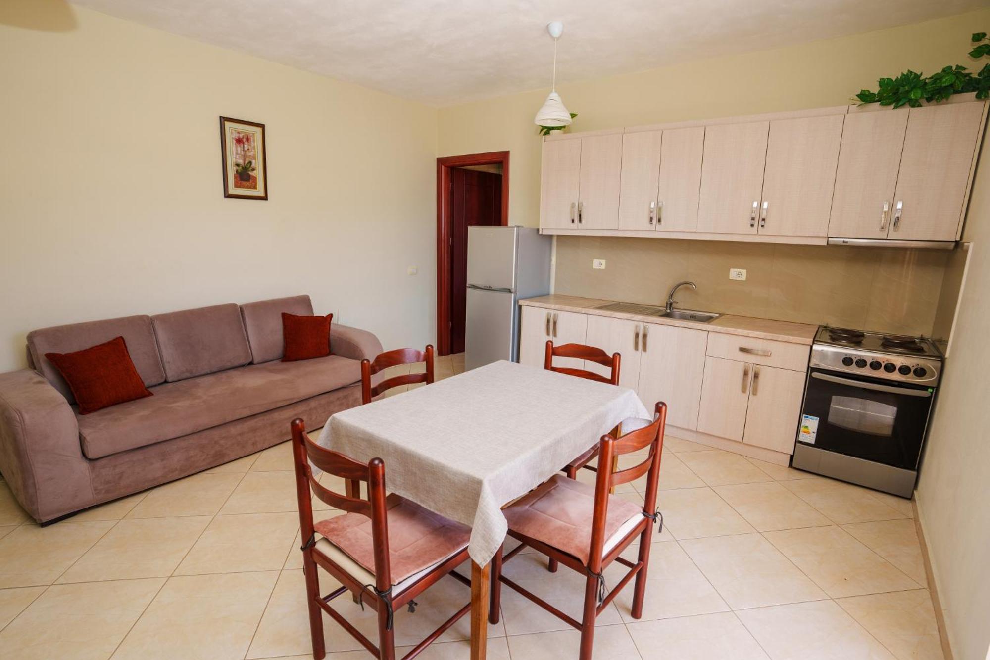 Sarah'S Apartments - 5 Min Walk To Beaches & Boulevard - Big Balcony! Sarandë Exterior foto